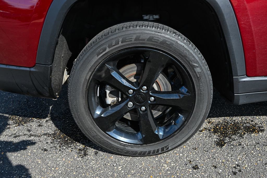 Used 2023 Jeep Grand Cherokee L Laredo AWD/4WD image 17