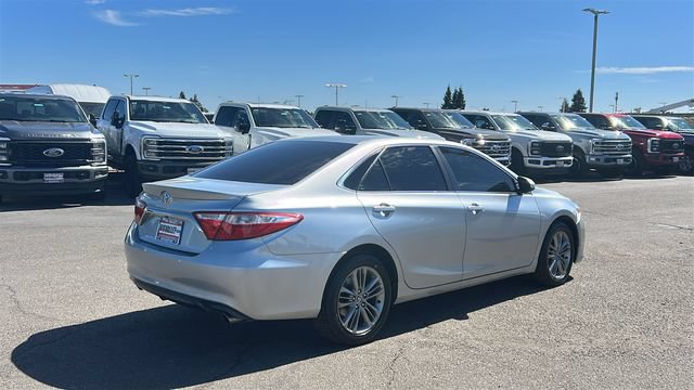 Used 2017 Toyota Camry SE FWD image 3