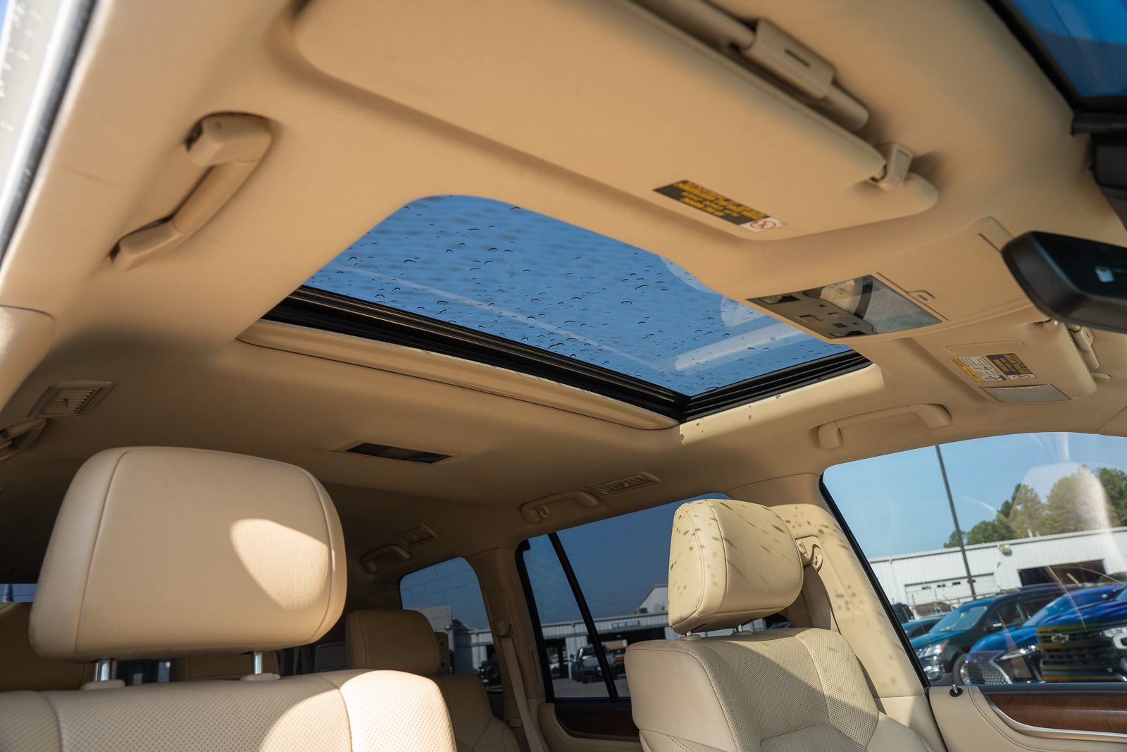 Used 2020 Lexus LX 570 4WD w/ Luxury Package image 33