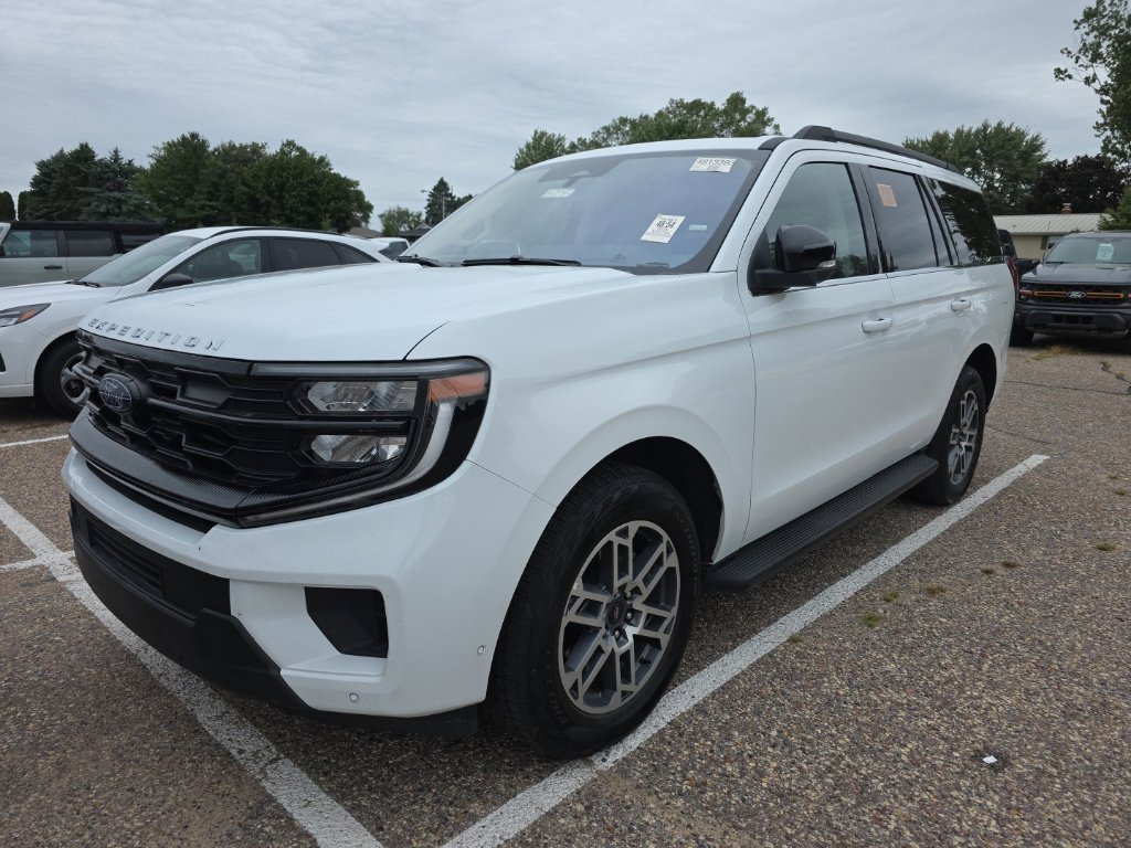 Certified 2025 Ford Expedition Active AWD/4WD image 2