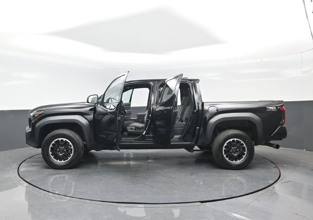 Used 2025 Toyota Tacoma TRD Off-Road AWD/4WD image 29