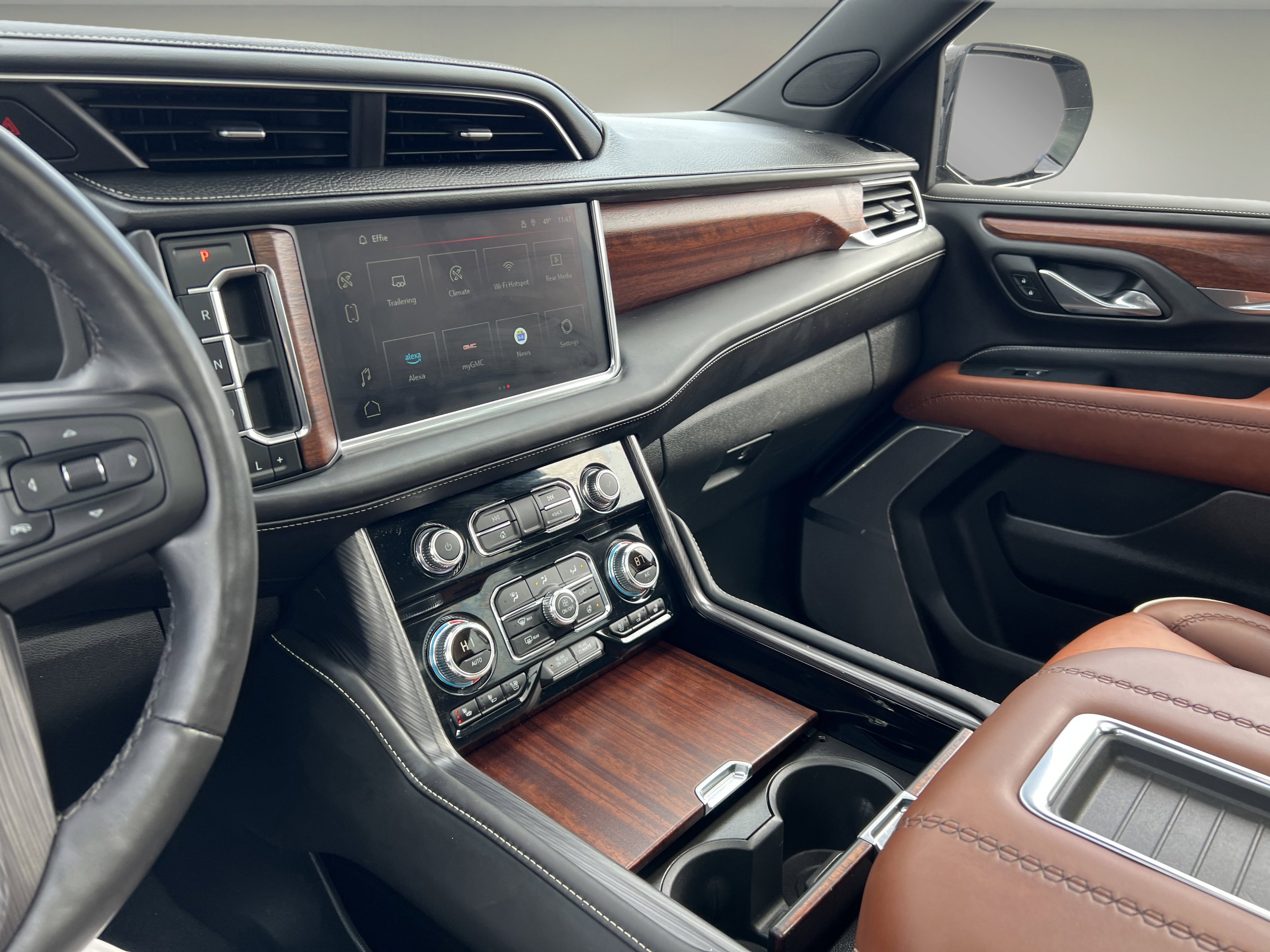 Used 2023 GMC Yukon XL Denali Ultimate image 15