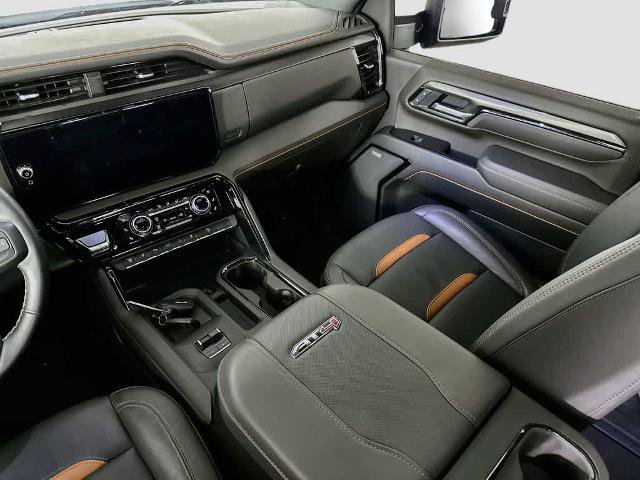 Used 2025 GMC Sierra 2500 AT4 w/ Technology Package AWD/4WD image 11