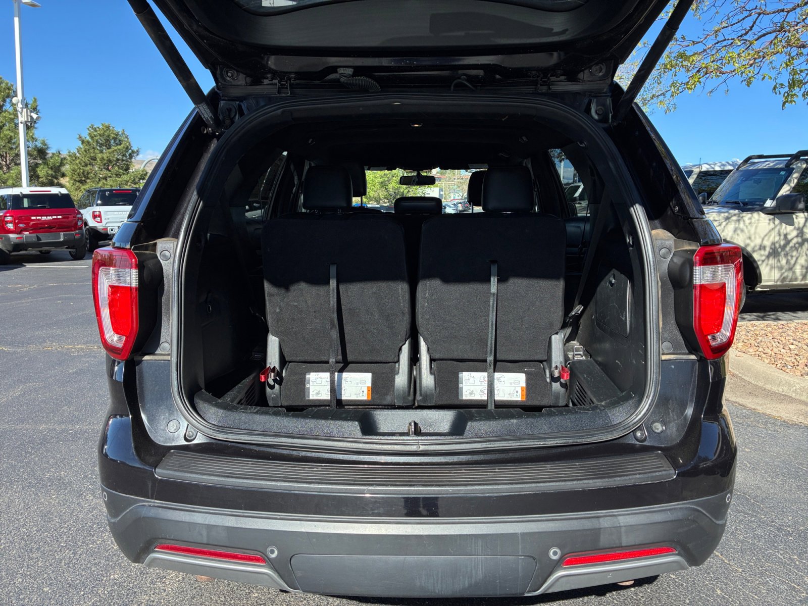 Certified 2019 Ford Explorer XLT w/ Equipment Group 202A AWD/4WD image 32