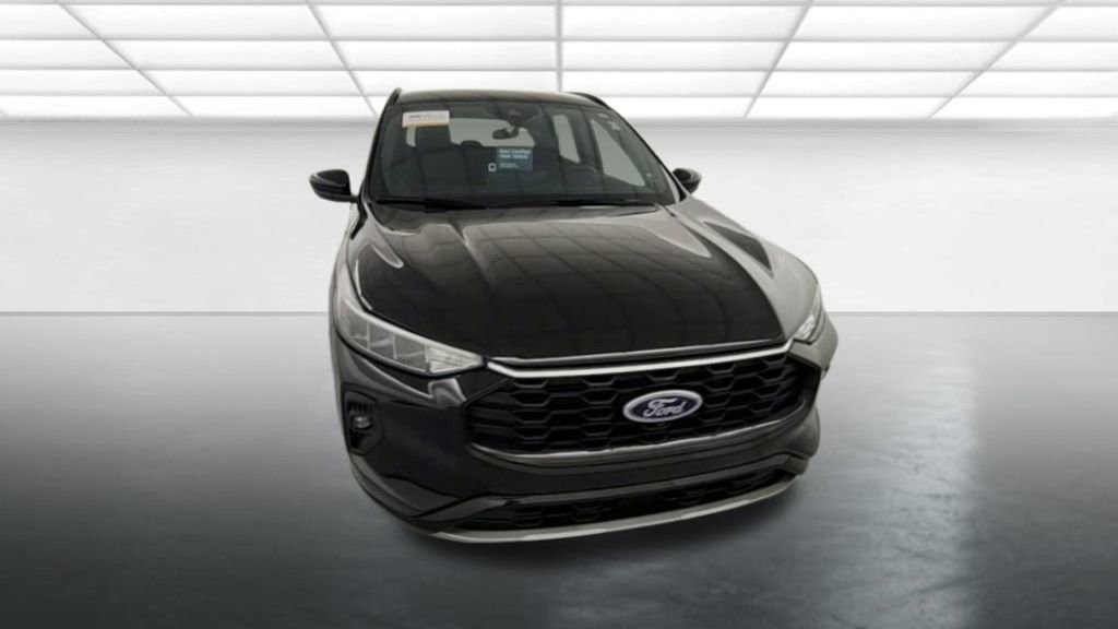 Certified 2024 Ford Escape ST-Line Select w/ Tech Pack #2 AWD/4WD image 2