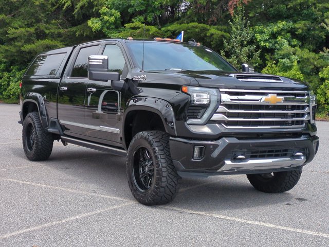 Used 2024 Chevrolet Silverado 2500 High Country w/ High Country Premium Package AWD/4WD image 2