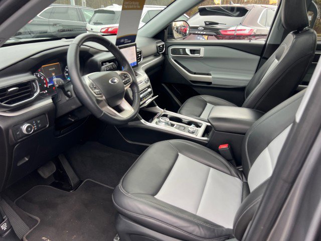 Certified 2022 Ford Explorer XLT w/ Equipment Group 202A image 8