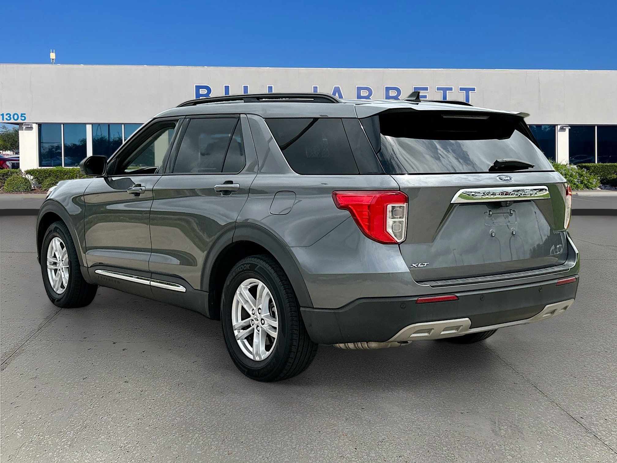 Certified 2023 Ford Explorer XLT w/ Equipment Group 202A RWD image 5