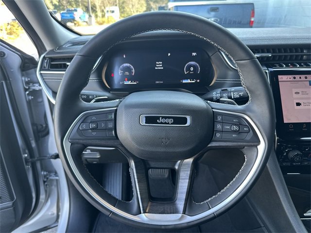 Used 2023 Jeep Grand Cherokee Limited w/ Luxury Tech Group II image 15