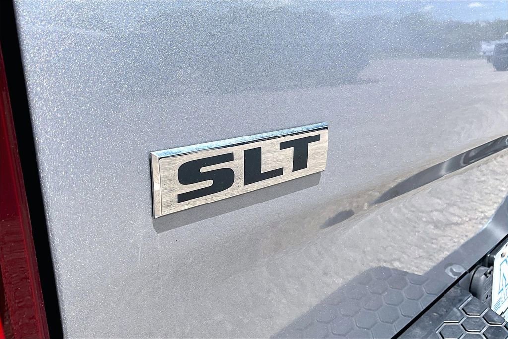 Used 2020 RAM 1500 Classic SLT w/ Luxury Group RWD image 8