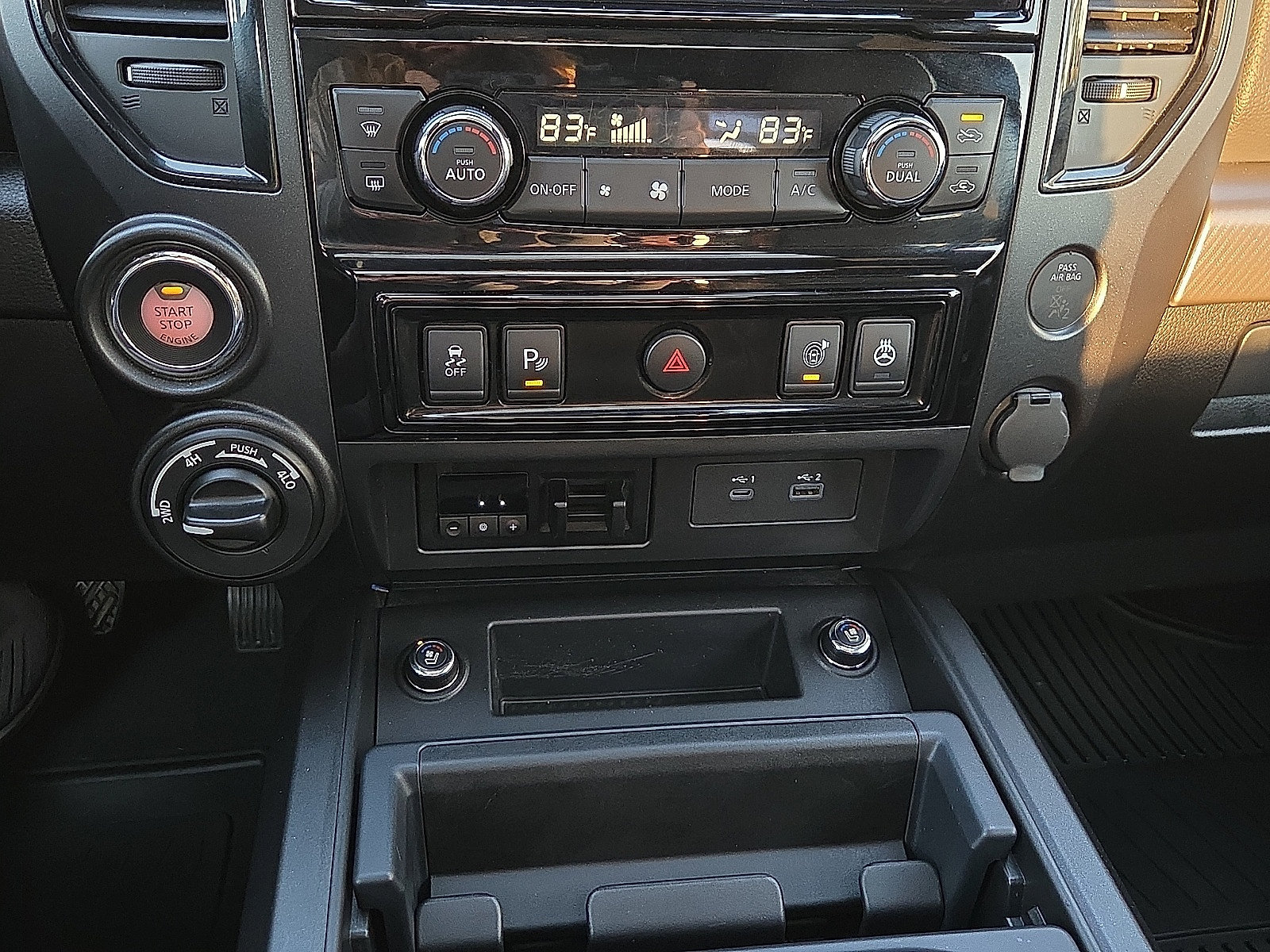 Used 2021 Nissan Titan PRO-4X w/ Pro-4x Convenience Package AWD/4WD image 17