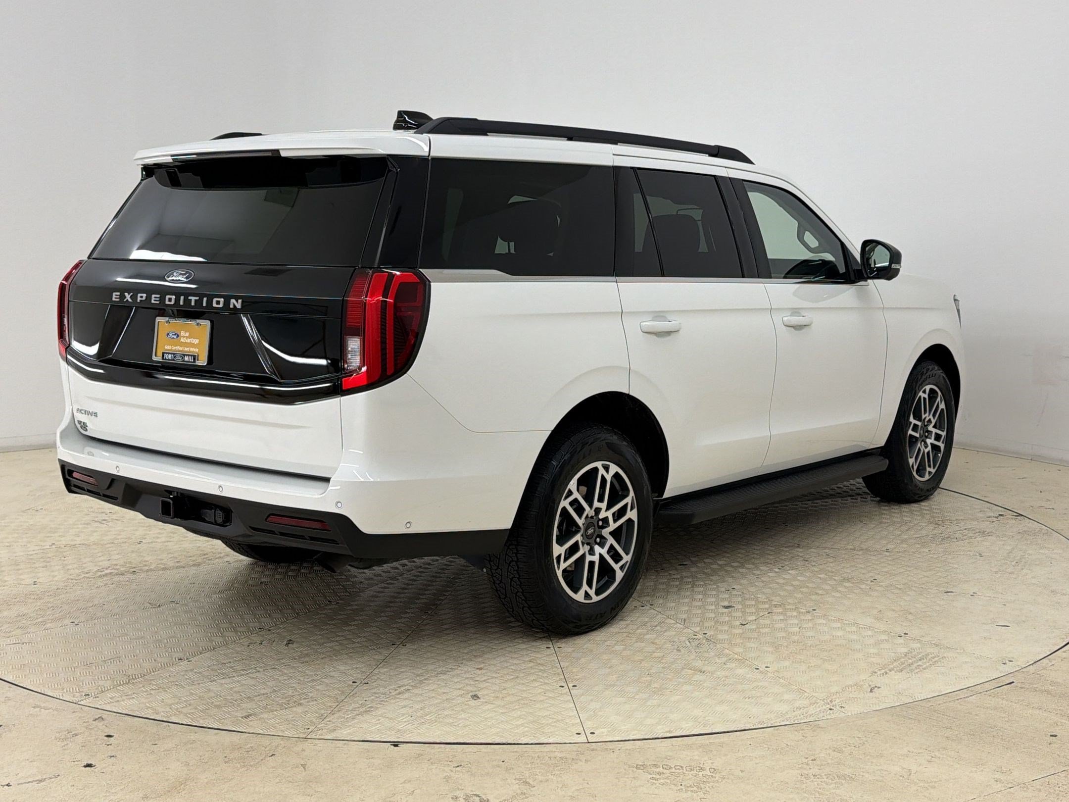 Certified 2025 Ford Expedition Active AWD/4WD image 9