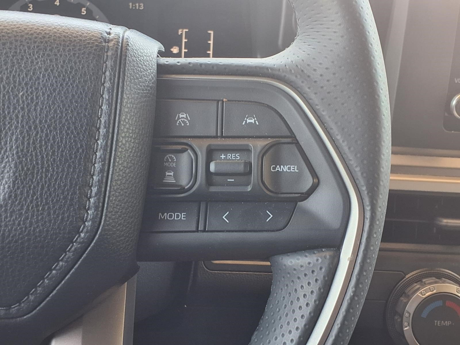 Used 2025 Toyota 4Runner SR5 AWD/4WD image 29