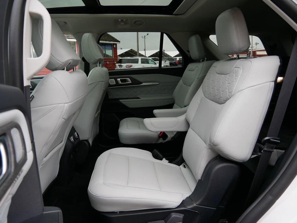 Certified 2025 Ford Explorer Platinum w/ Ultimate Package AWD/4WD image 11