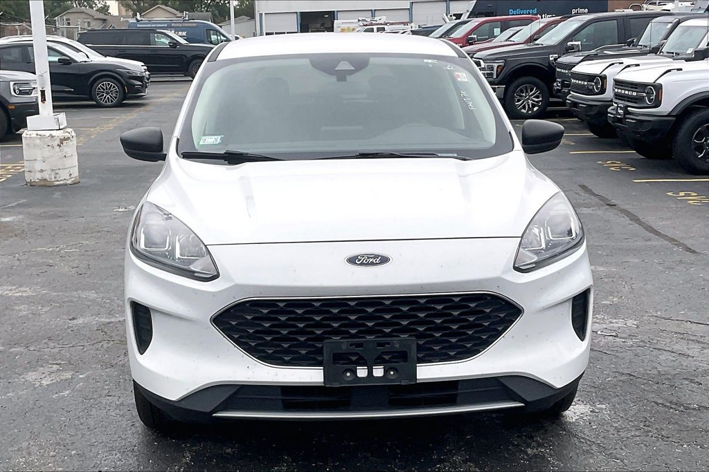 Certified 2022 Ford Escape SE w/ Cold Weather Package AWD/4WD image 2