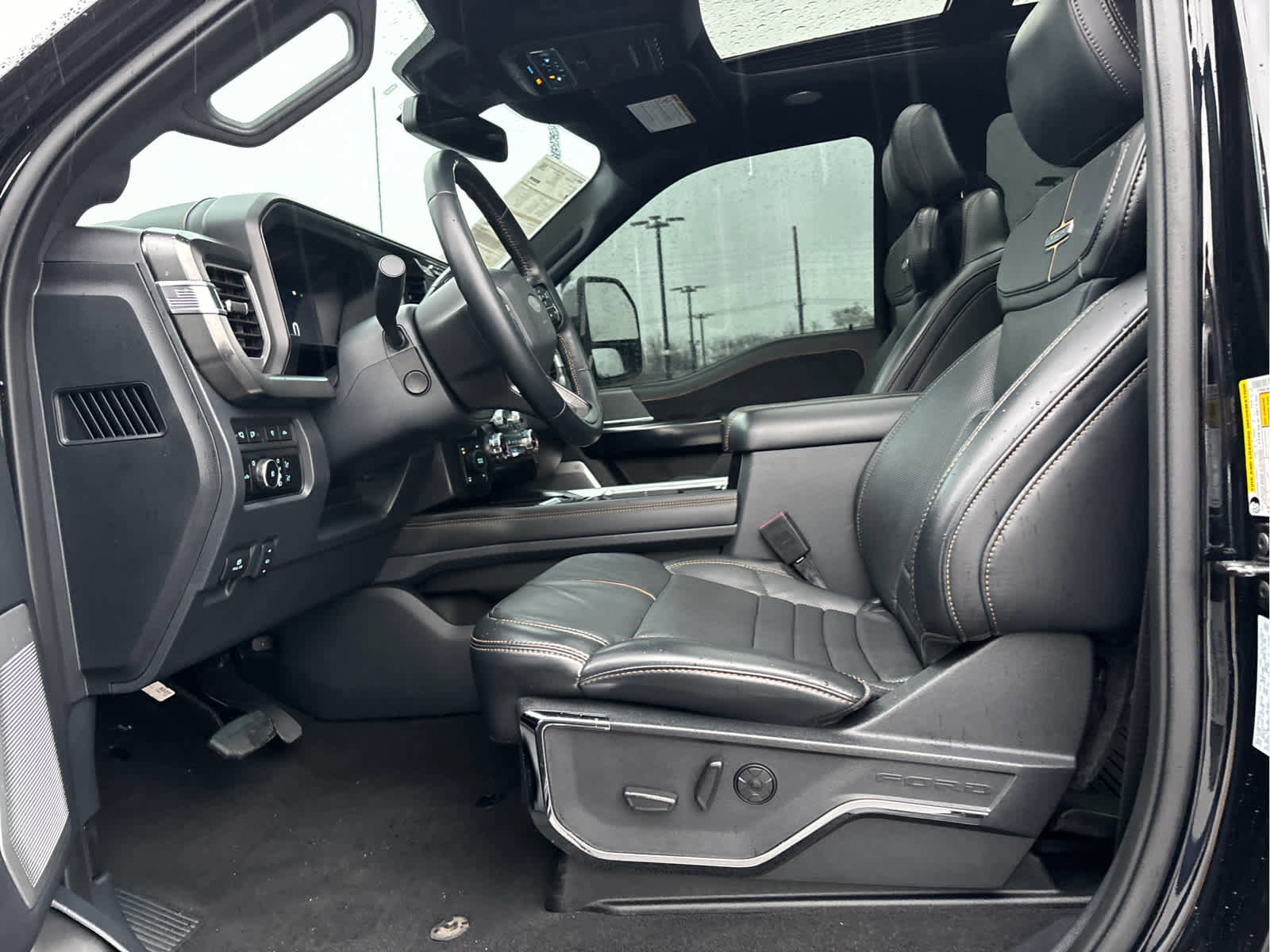 Certified 2024 Ford F350 Platinum w/ FX4 Off-Road Package image 8