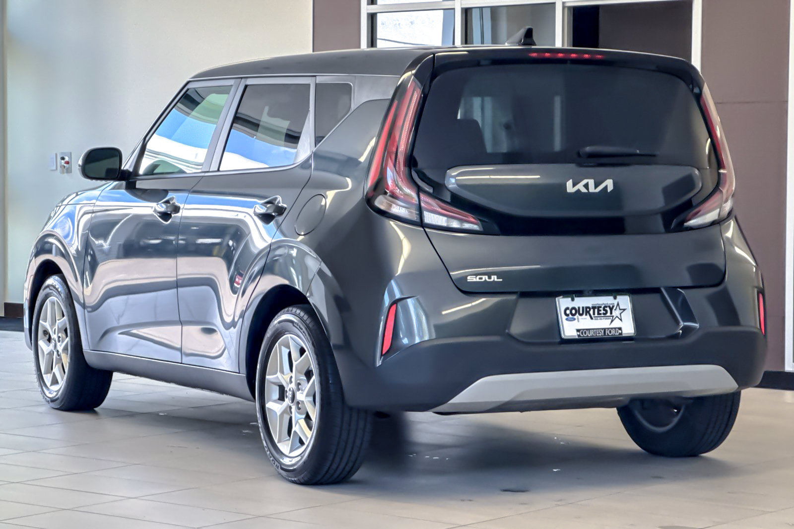Used 2023 Kia Soul S FWD image 6
