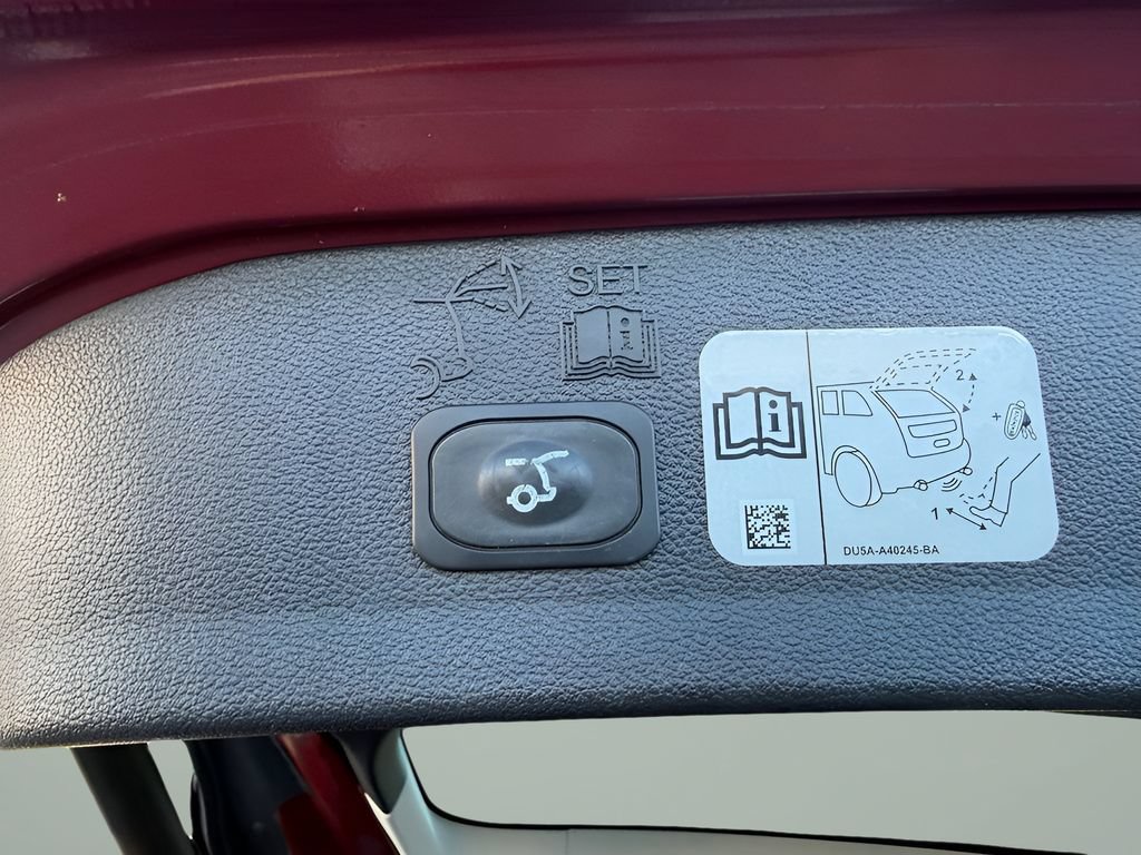 Certified 2018 Ford Escape Titanium AWD/4WD image 11