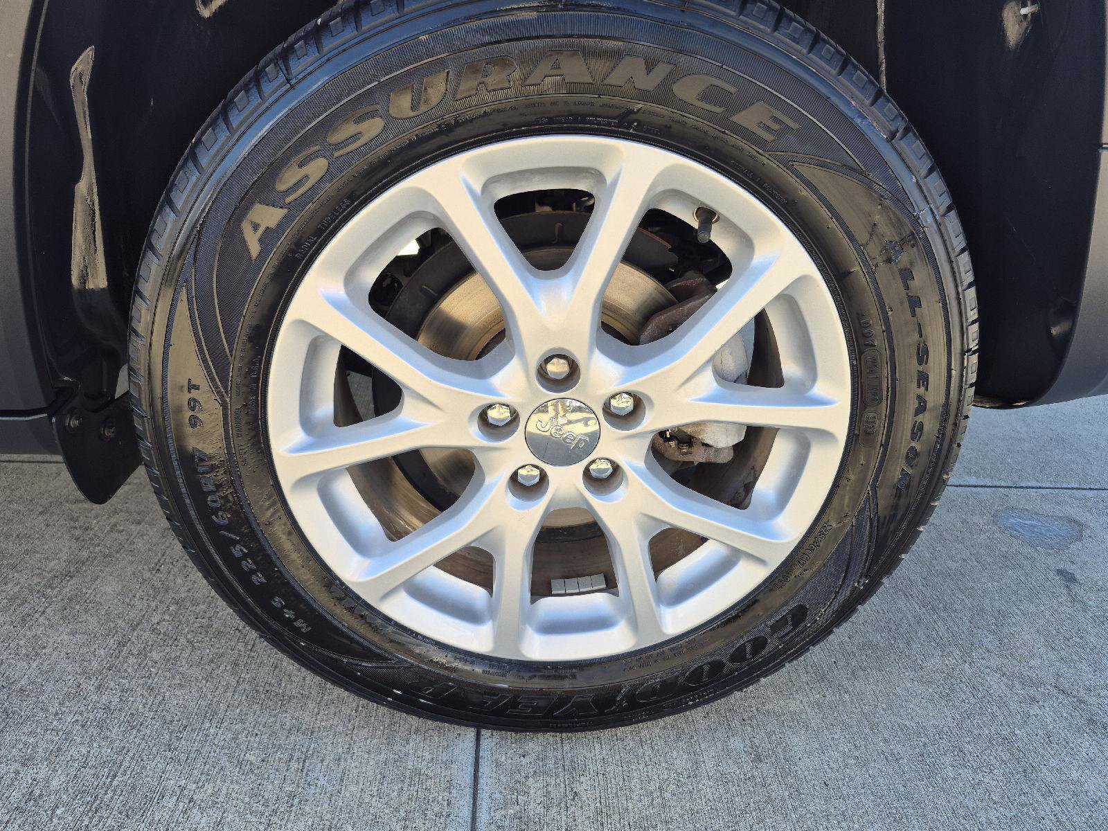 Used 2018 Jeep Cherokee Latitude Plus image 11