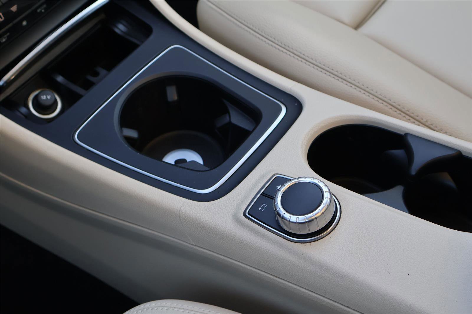 Used 2020 Mercedes-Benz GLA 250 4MATIC image 27