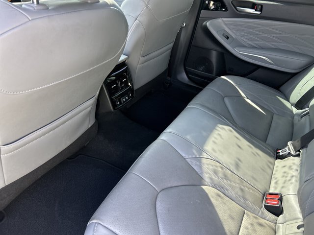 Used 2019 Toyota Avalon Limited FWD image 21