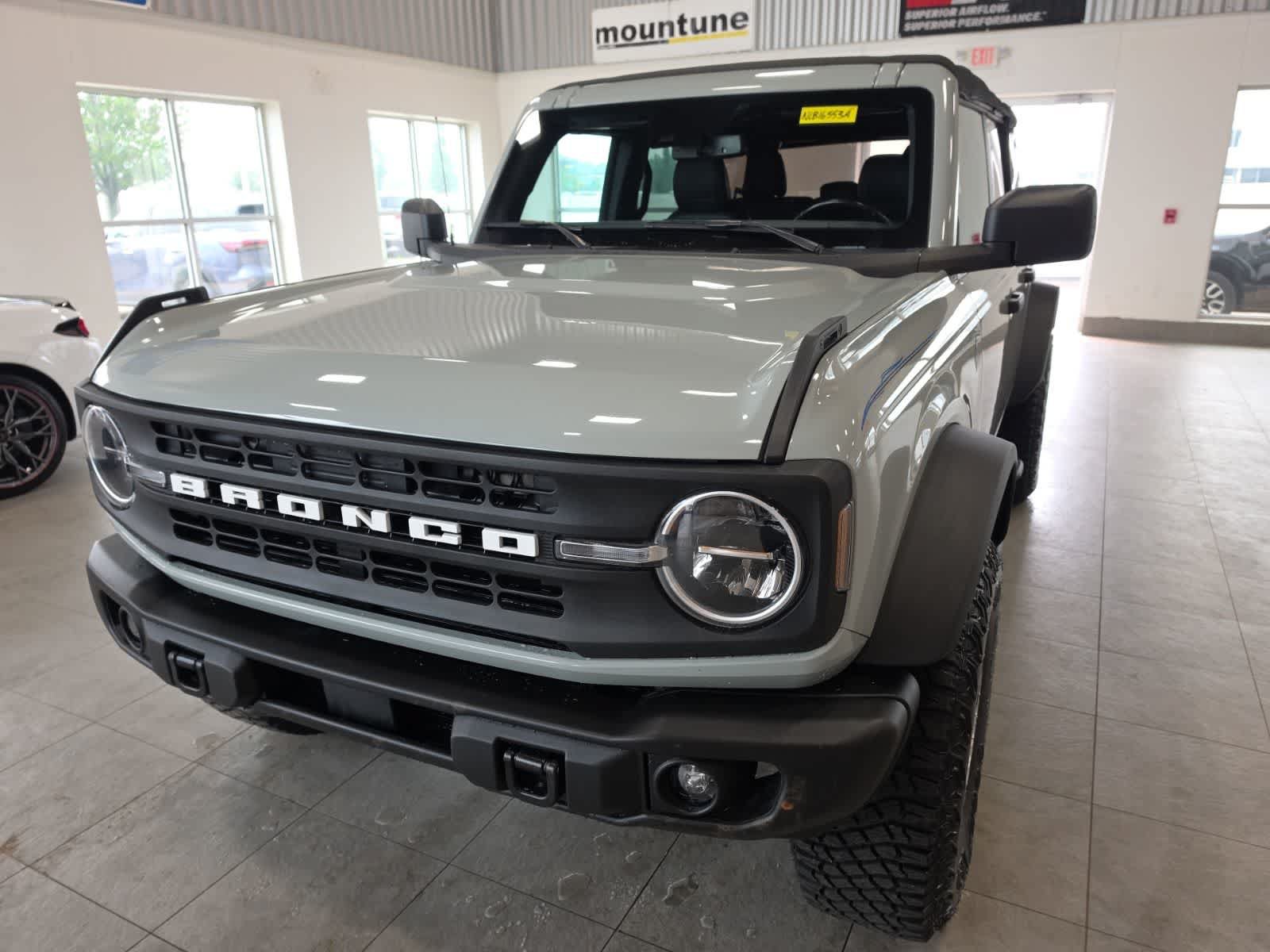 Certified 2022 Ford Bronco Black Diamond w/ Sasquatch Package AWD/4WD image 2