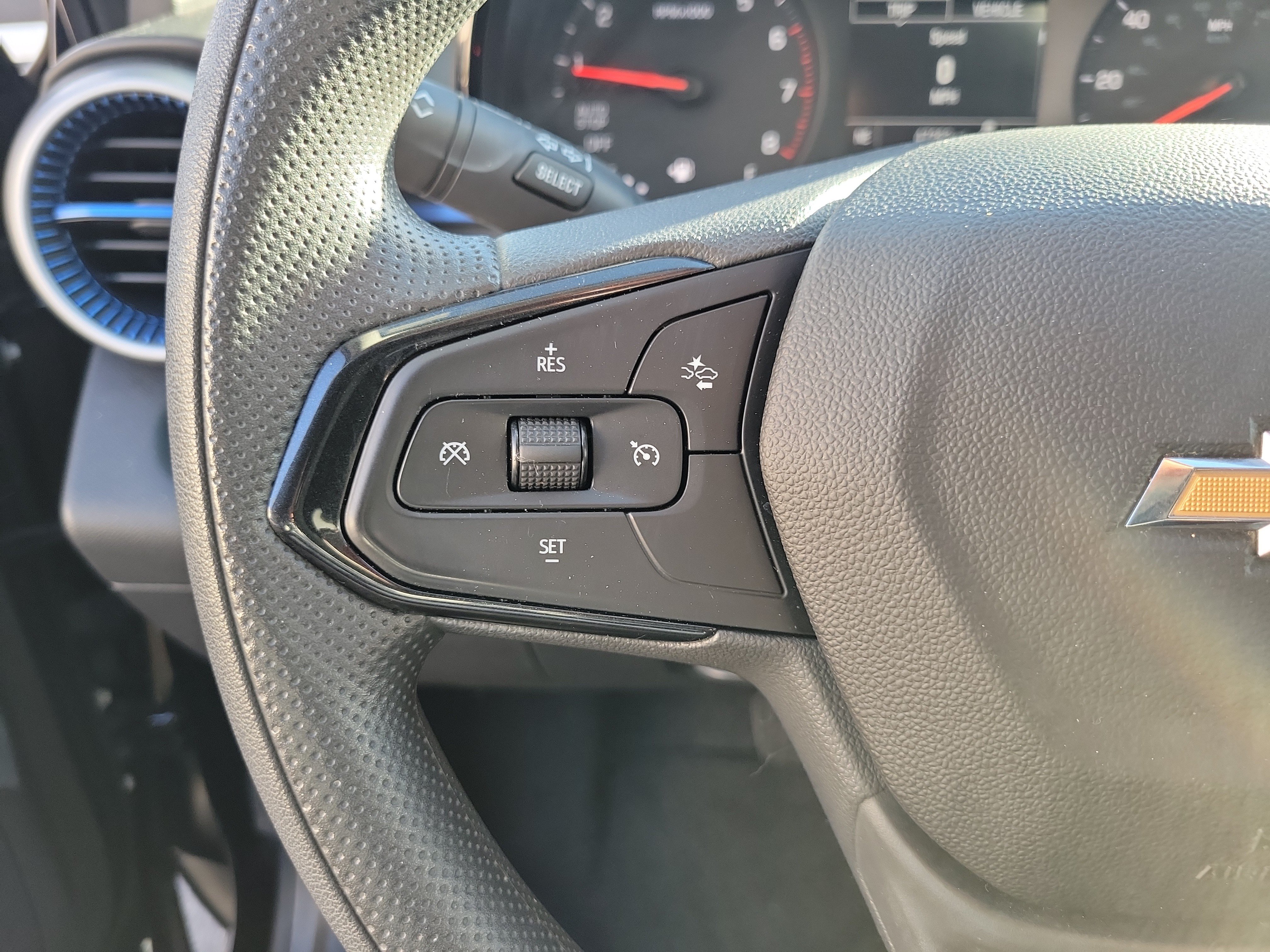 Used 2024 Chevrolet Trax LS w/ LS Convenience Package FWD image 5