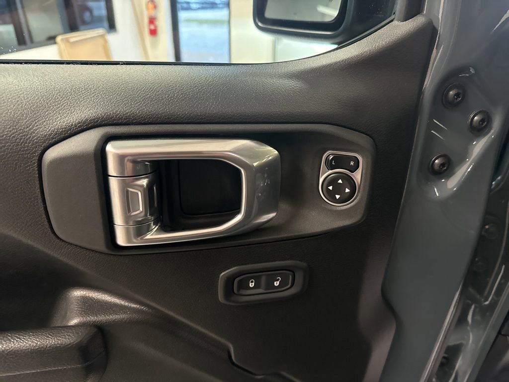 Used 2024 Jeep Wrangler Unlimited Rubicon w/ Convenience Group image 28