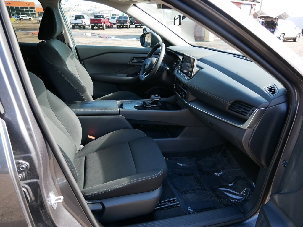 Used 2024 Nissan Rogue S FWD image 8