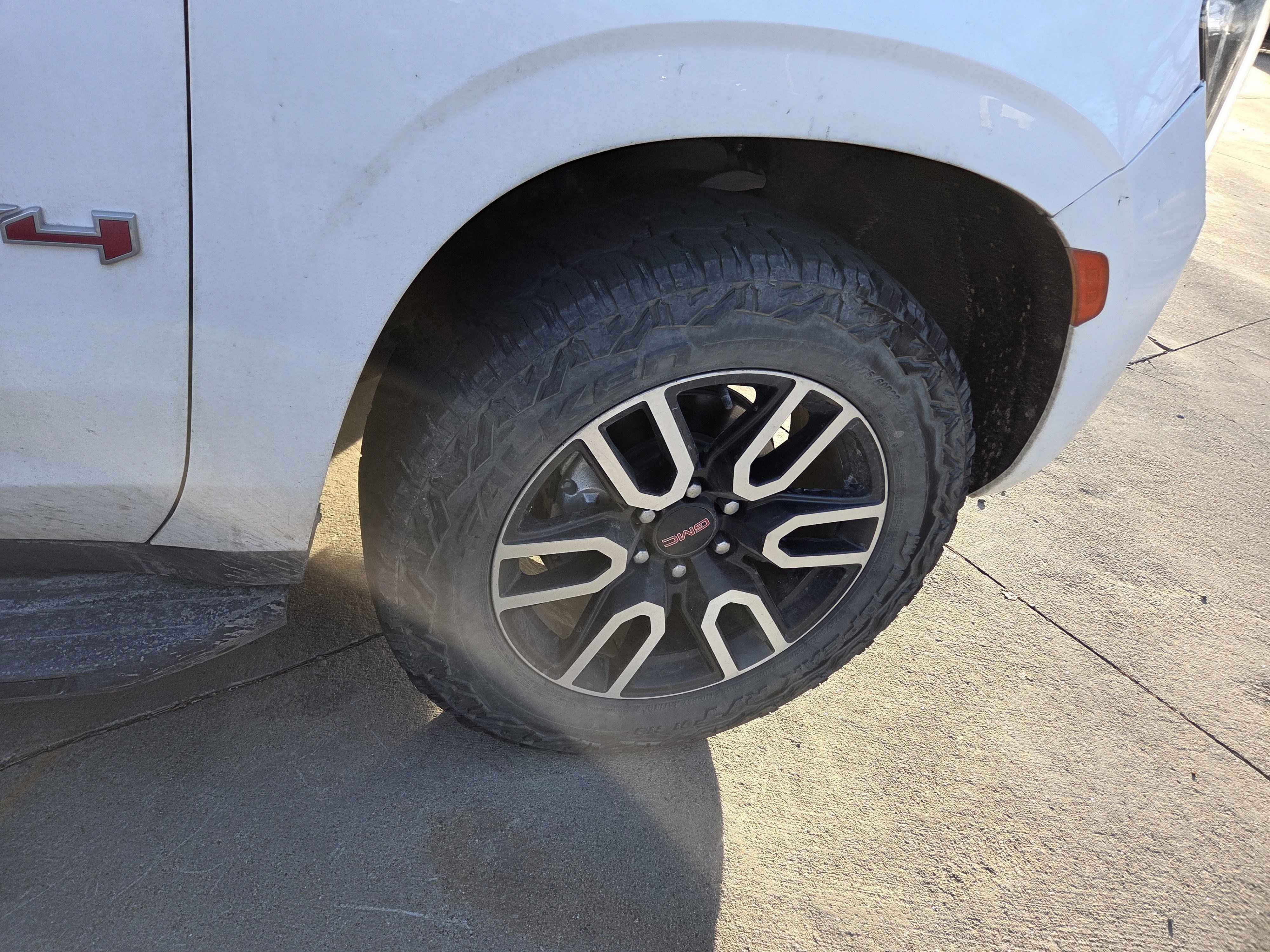 Used 2023 GMC Yukon AT4 w/ Technology Package image 14