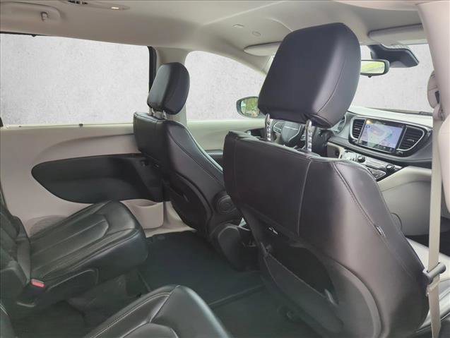 Used 2023 Chrysler Pacifica Touring-L FWD image 22