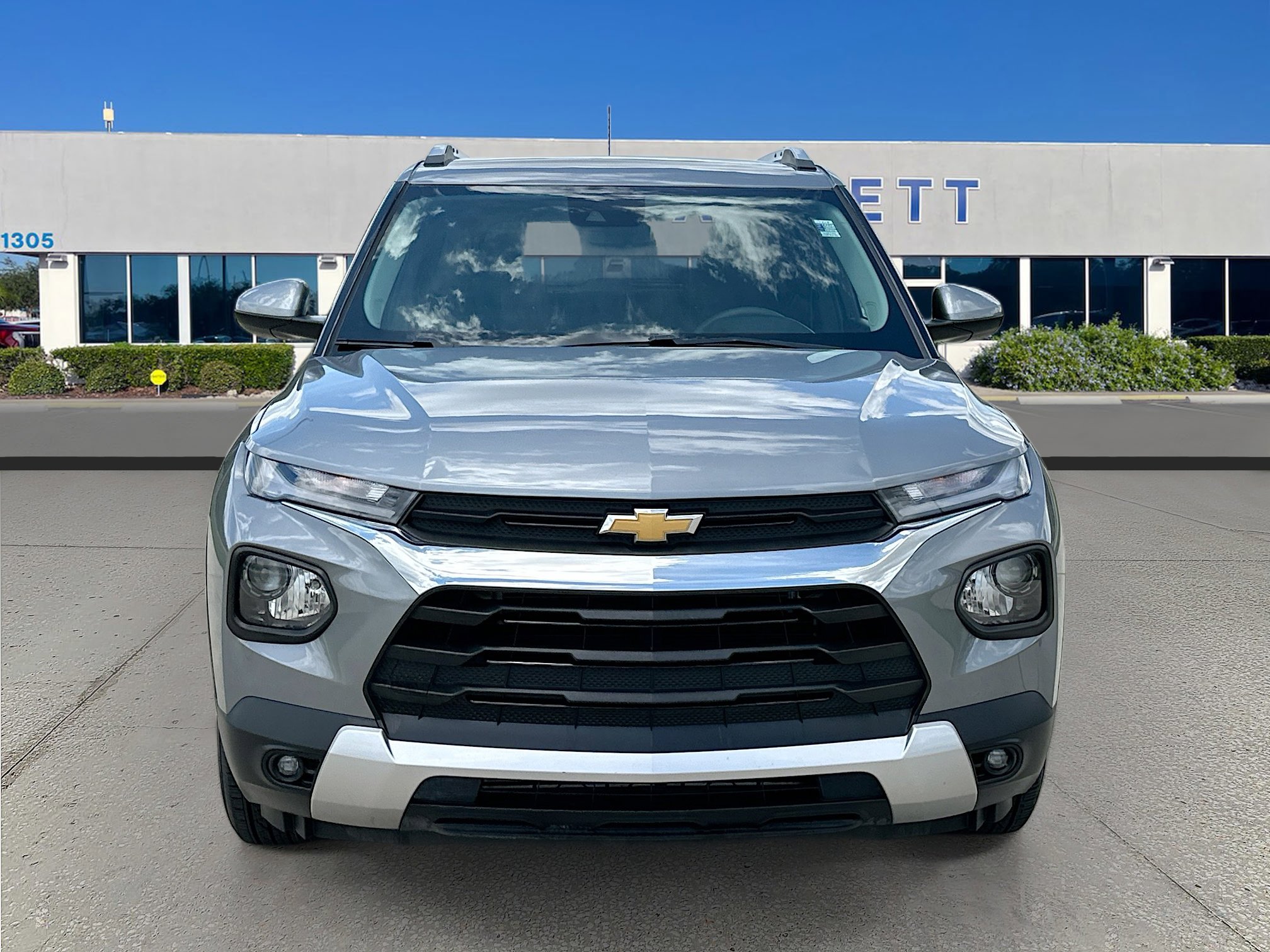 Used 2023 Chevrolet TrailBlazer LT FWD image 2