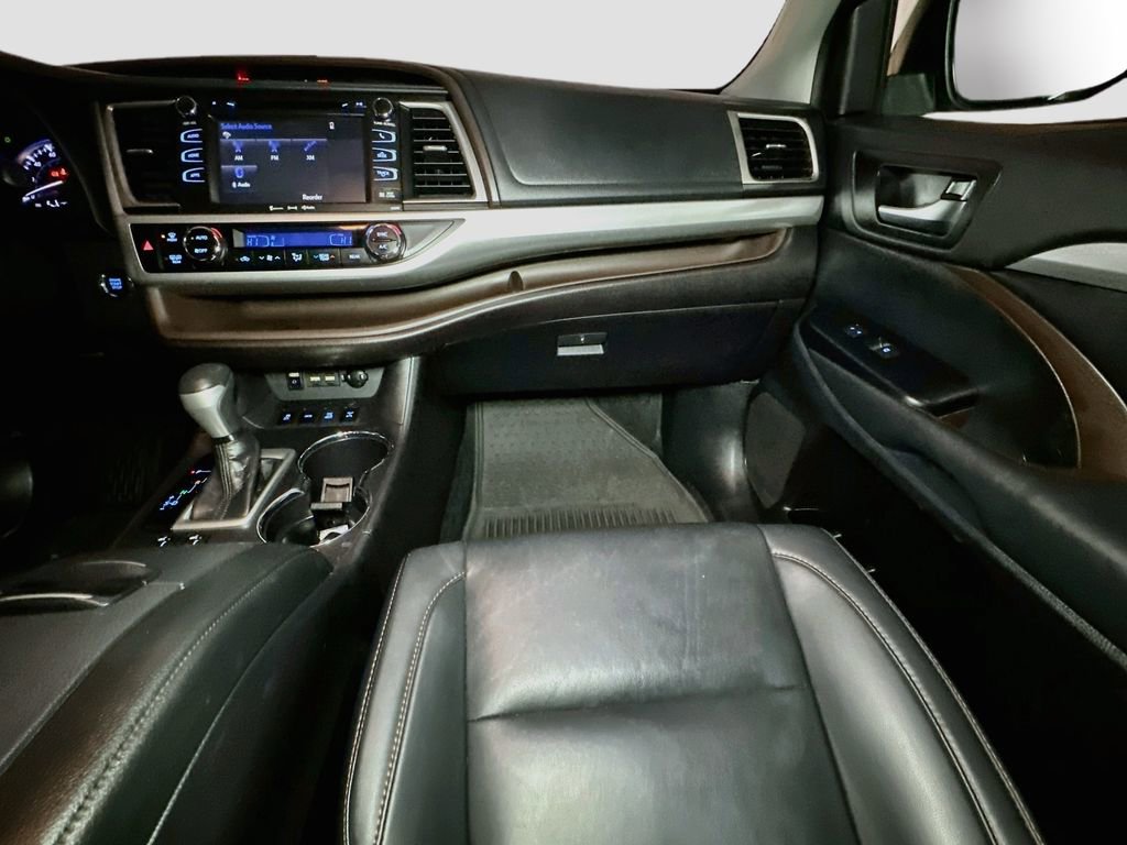 Used 2019 Toyota Highlander XLE image 27