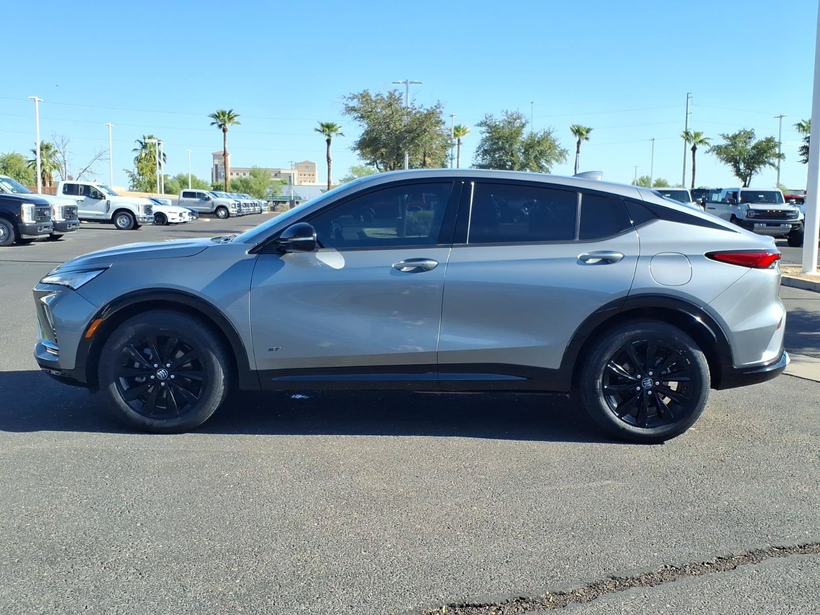 Used 2025 Buick Envista Sport Touring w/ Convenience I Package FWD image 2