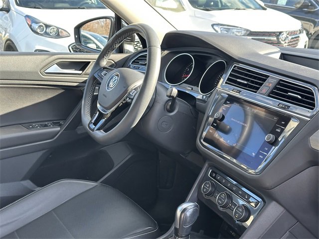 Used 2021 Volkswagen Tiguan SE image 32