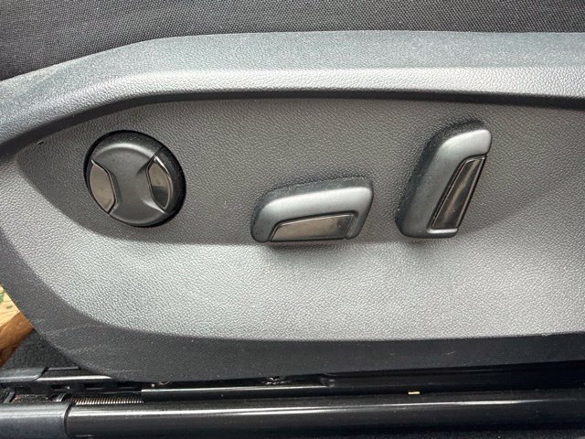 Used 2025 Volkswagen Taos SE AWD/4WD image 17