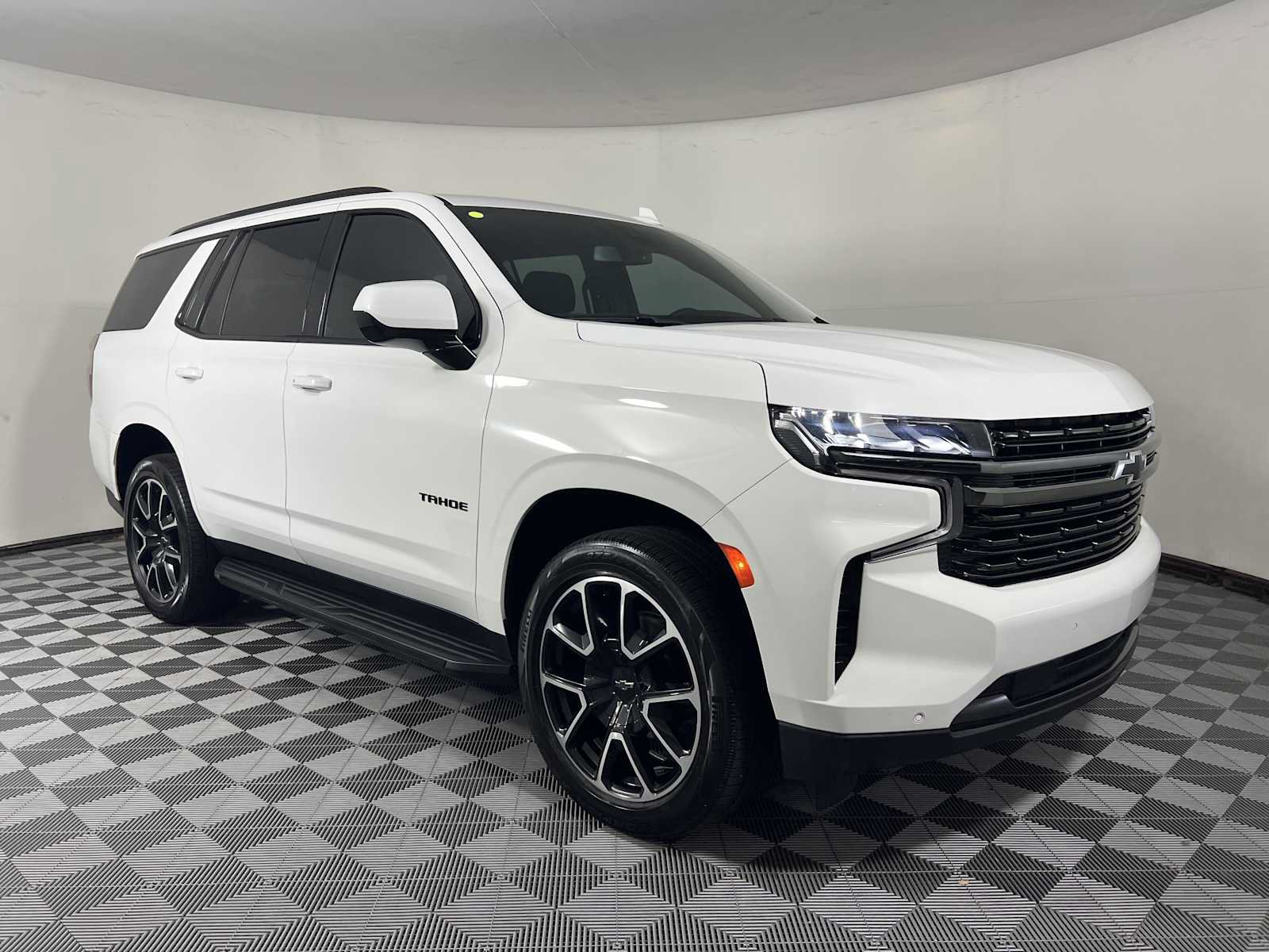 Used 2022 Chevrolet Tahoe RST RWD image 1