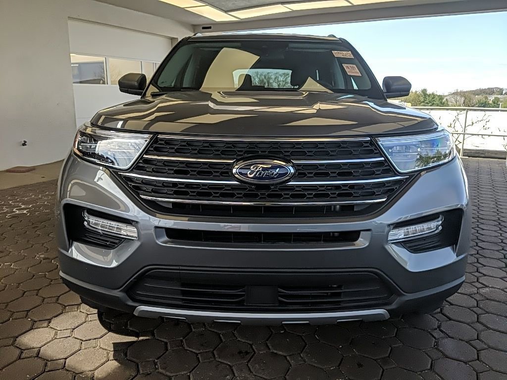 Certified 2023 Ford Explorer XLT w/ Equipment Group 202A AWD/4WD image 8
