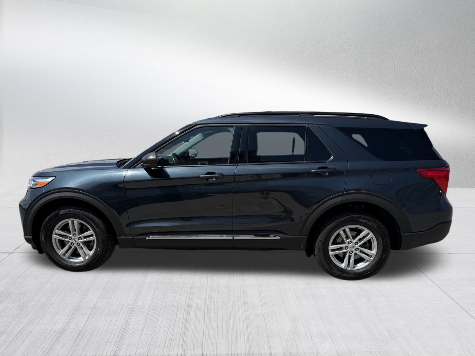 Certified 2023 Ford Explorer XLT w/ Equipment Group 202A AWD/4WD image 4