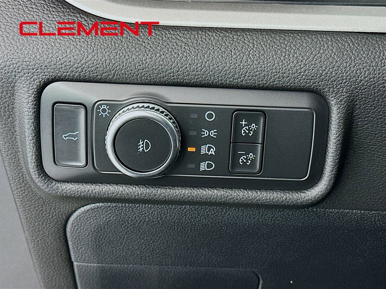 Certified 2022 Ford Explorer XLT w/ Equipment Group 202A image 12