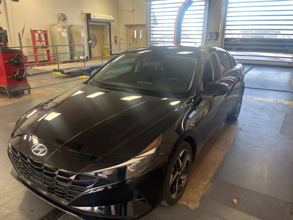 Used 2023 Hyundai Elantra SEL w/ Convenience Package FWD image 2