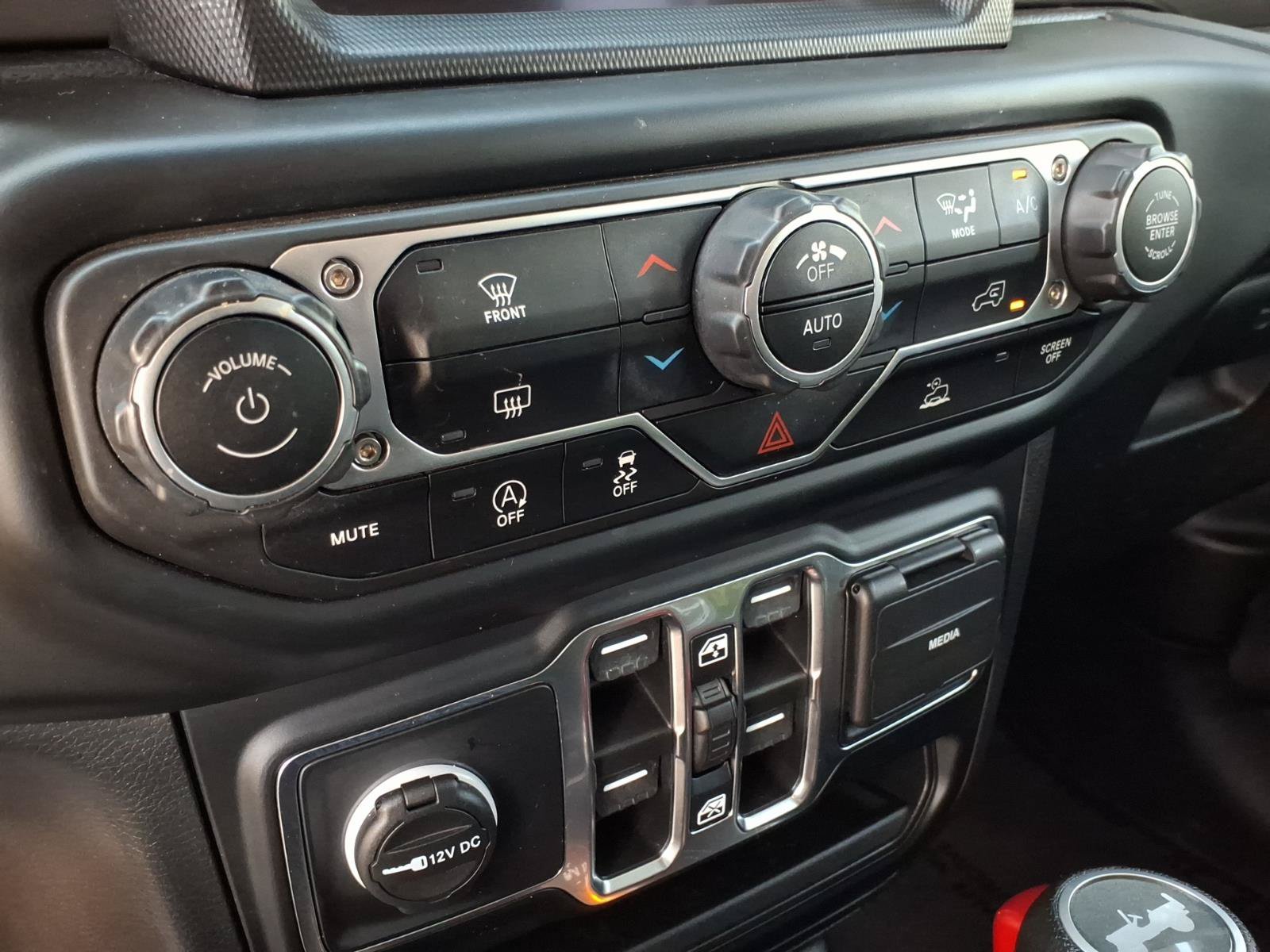 Used 2023 Jeep Wrangler Unlimited Sahara w/ LED Lighting Group AWD/4WD image 20
