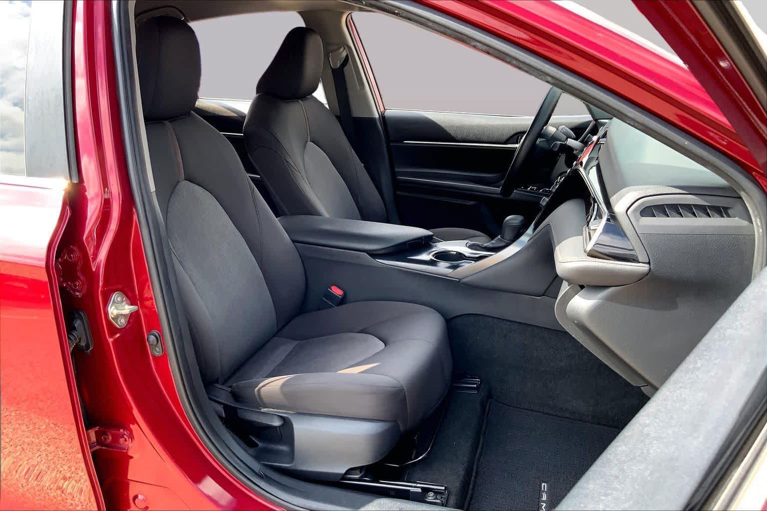 Used 2020 Toyota Camry LE FWD image 9