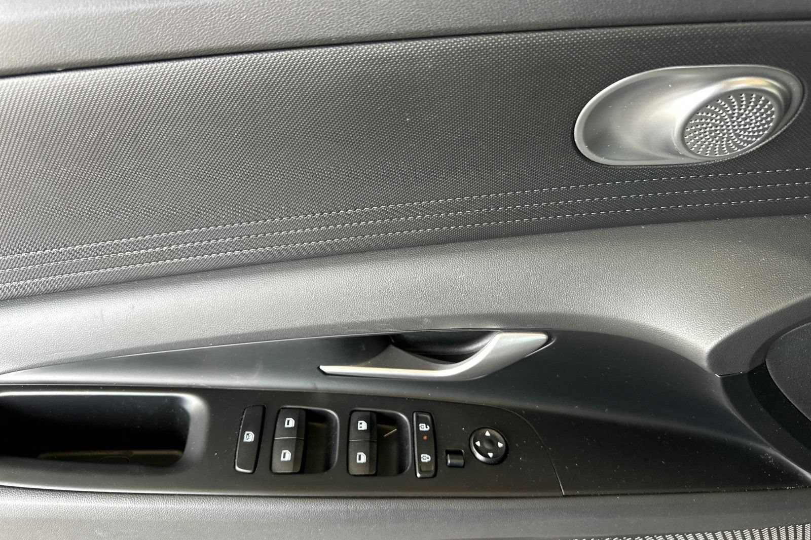 Used 2025 Hyundai Elantra SE FWD image 10