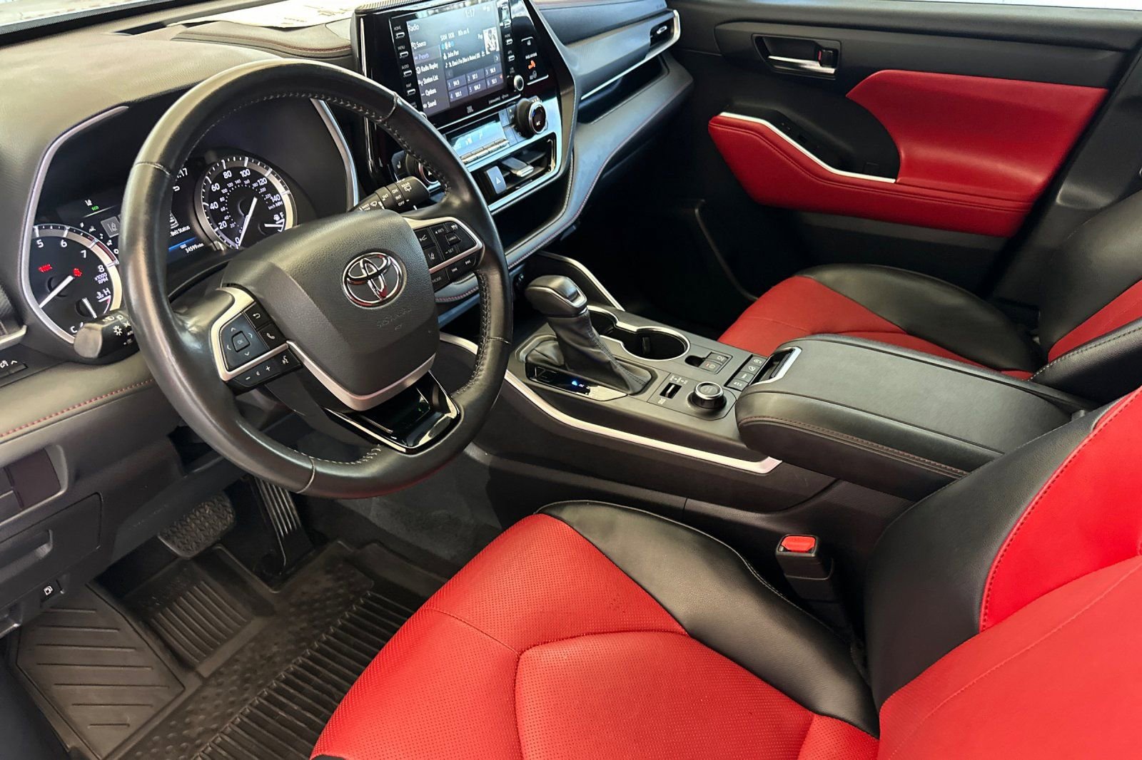 Used 2022 Toyota Highlander XSE AWD/4WD image 9