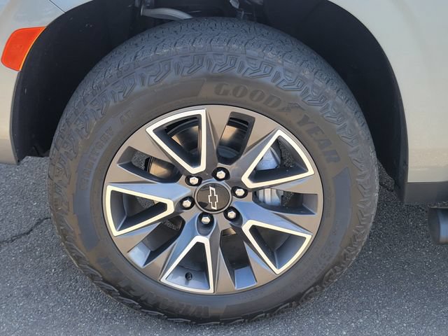 Used 2024 Chevrolet Tahoe Z71 w/ Luxury Package AWD/4WD image 6