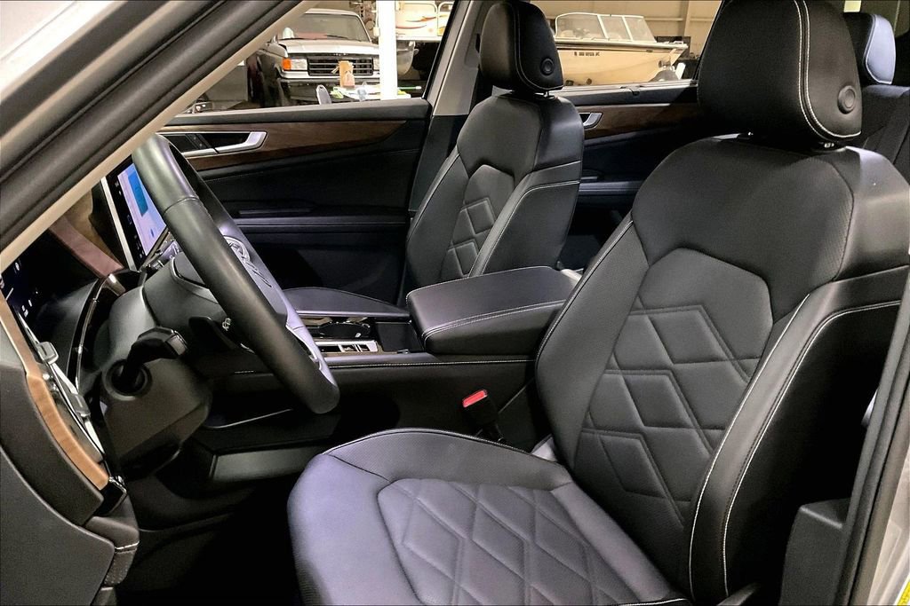 Used 2025 Volkswagen Atlas SE image 23