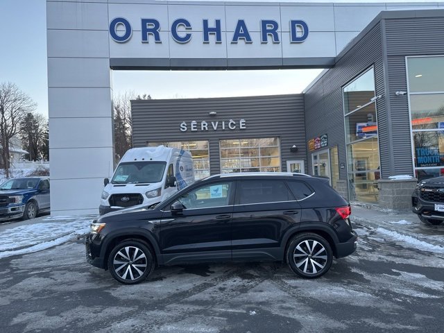 Used 2022 Volkswagen Taos SE image 2