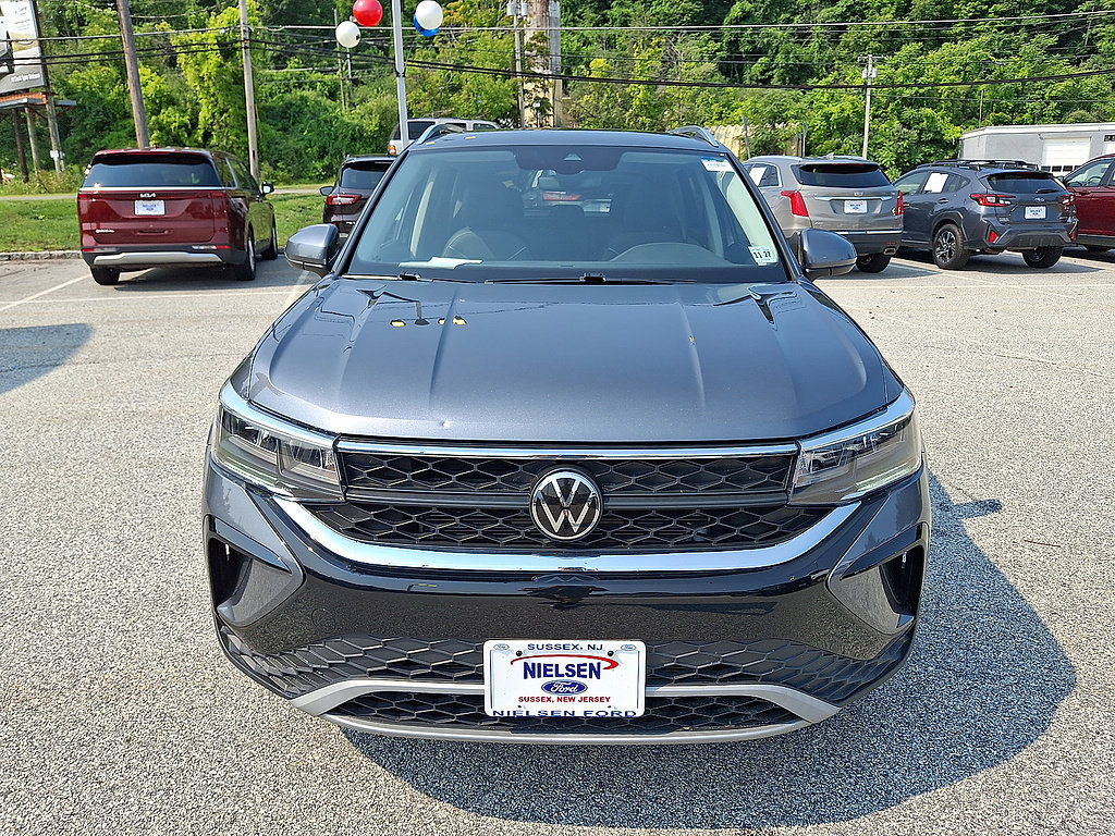 Used 2023 Volkswagen Taos SE w/ Panoramic Sunroof Package AWD/4WD image 21