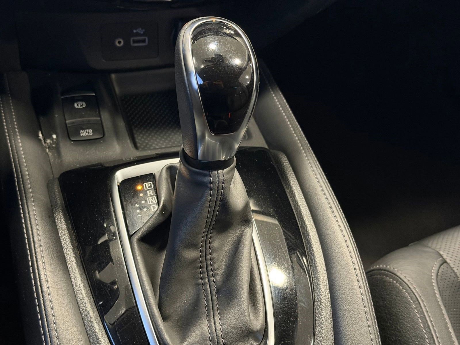 Used 2018 Nissan Rogue SL w/ Premium Package image 18